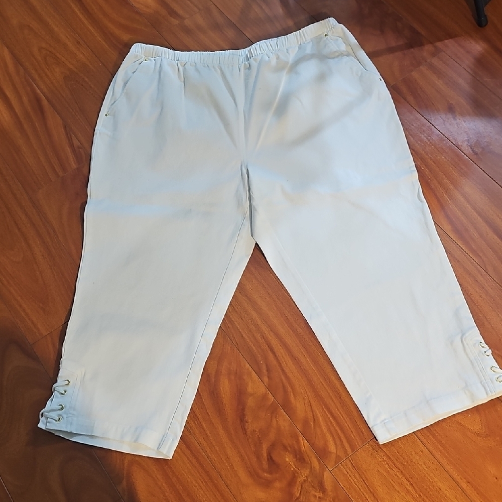 Denim&Co. Women's Pull On Denim Capris in White Sz 2X